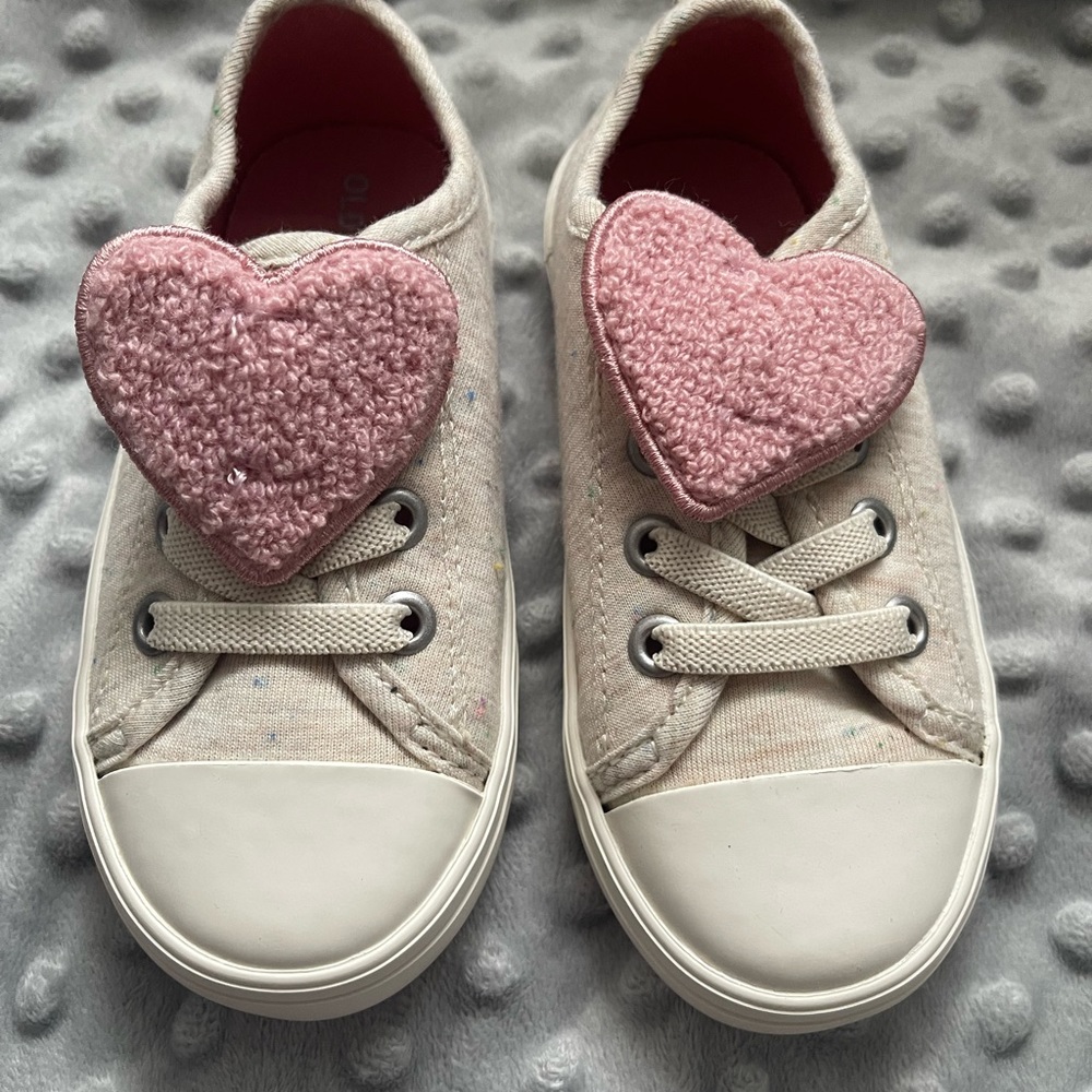 Girls size 6 heart accent casual shoes